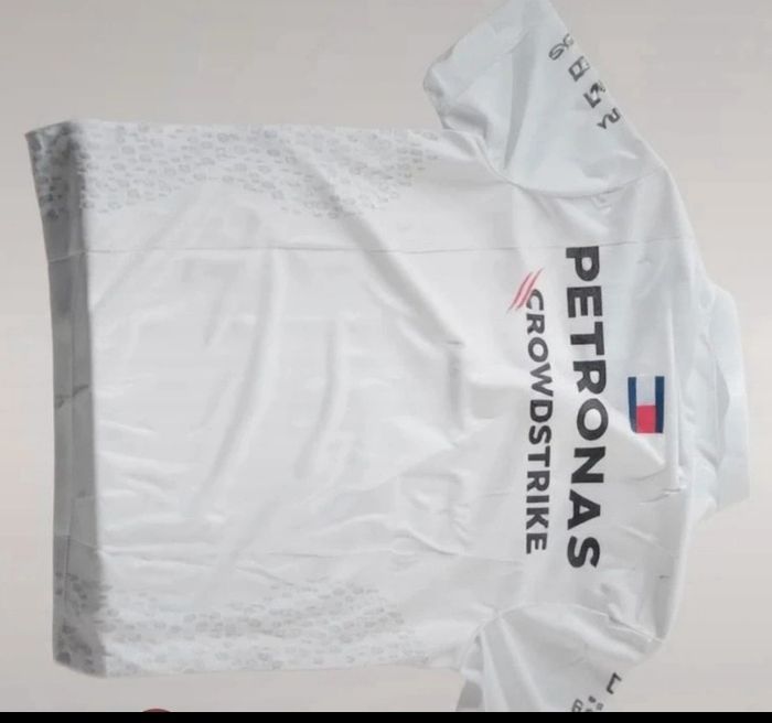 Polo Officiel Mercedes AMG petronas f1 Team Modèle 2023 ou 2024 - photo numéro 2