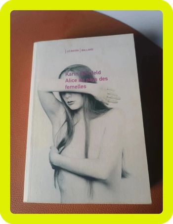 Livre alices aux pays des femelles