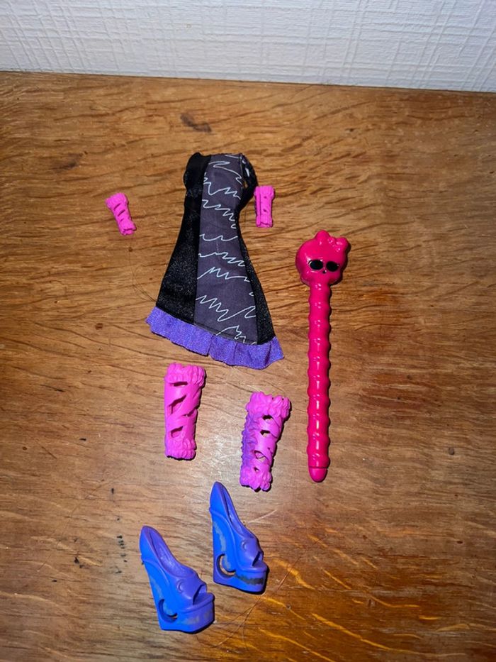 Vêtements , tenue Monster high couleur et motifs créer ta propre tenue.