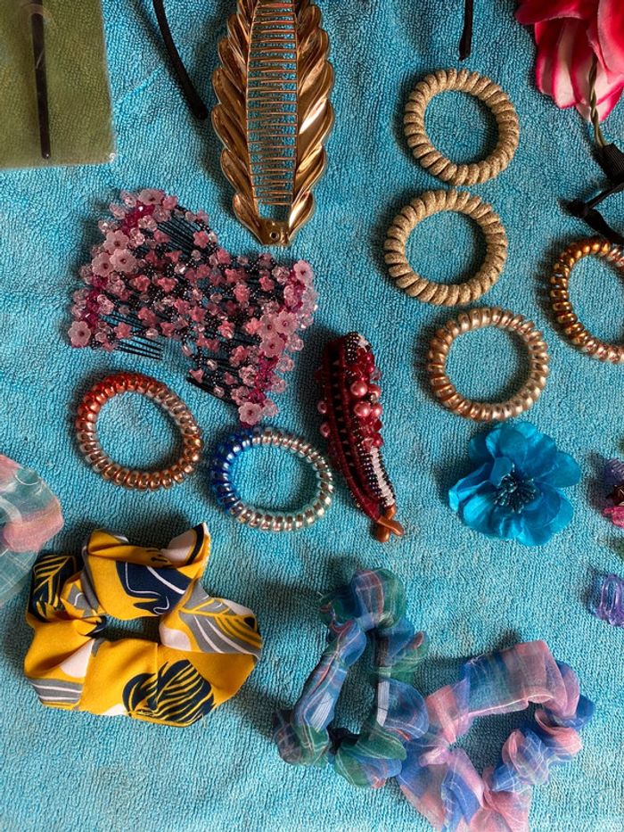 Gros lot d’accessoires pour cheveux TBE - photo numéro 3