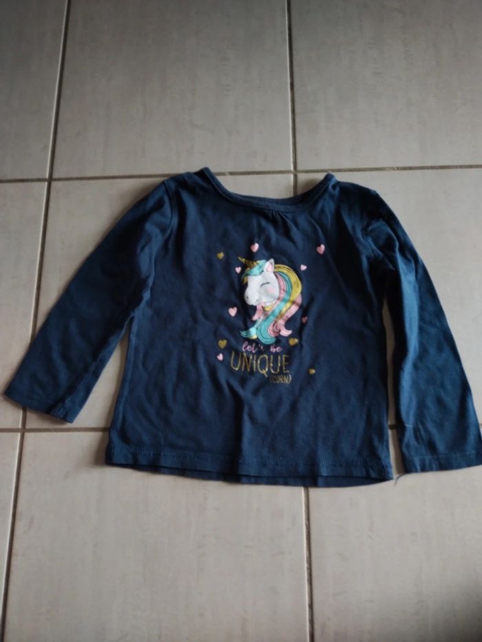Tee shirt manches longues taille 4ans très bon état - photo numéro 2