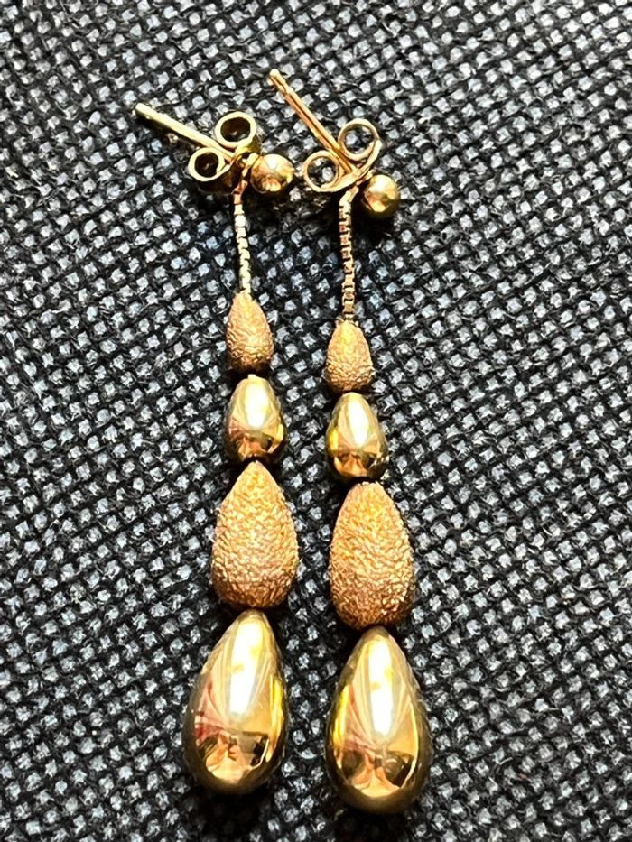 Belle paire de boucles d’oreilles pendantes «gouttes » en or 18 carats femme TBE