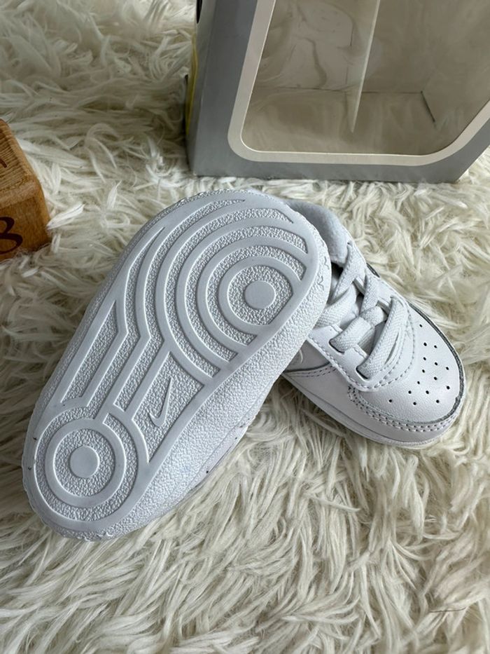 Paire de basket bébé nike force 1 crib taille 18,5 - photo numéro 4