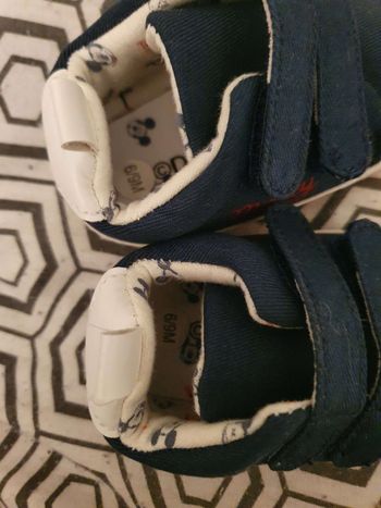 Chaussure bébé mickey 6/9 mois jamais portées