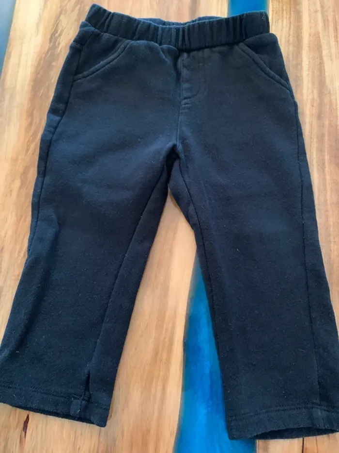 Jogging noir kiabi taille 24 mois