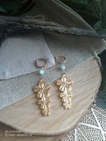 Boucles d'oreilles pierres angélite et fleurs bohèmes