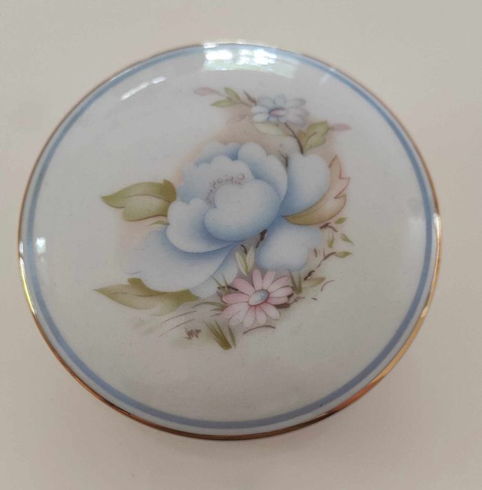 Boite ronde en porcelaine