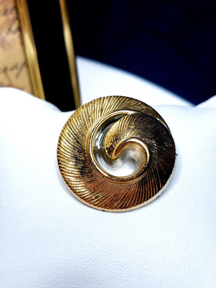 Magnifique broche vintage doré