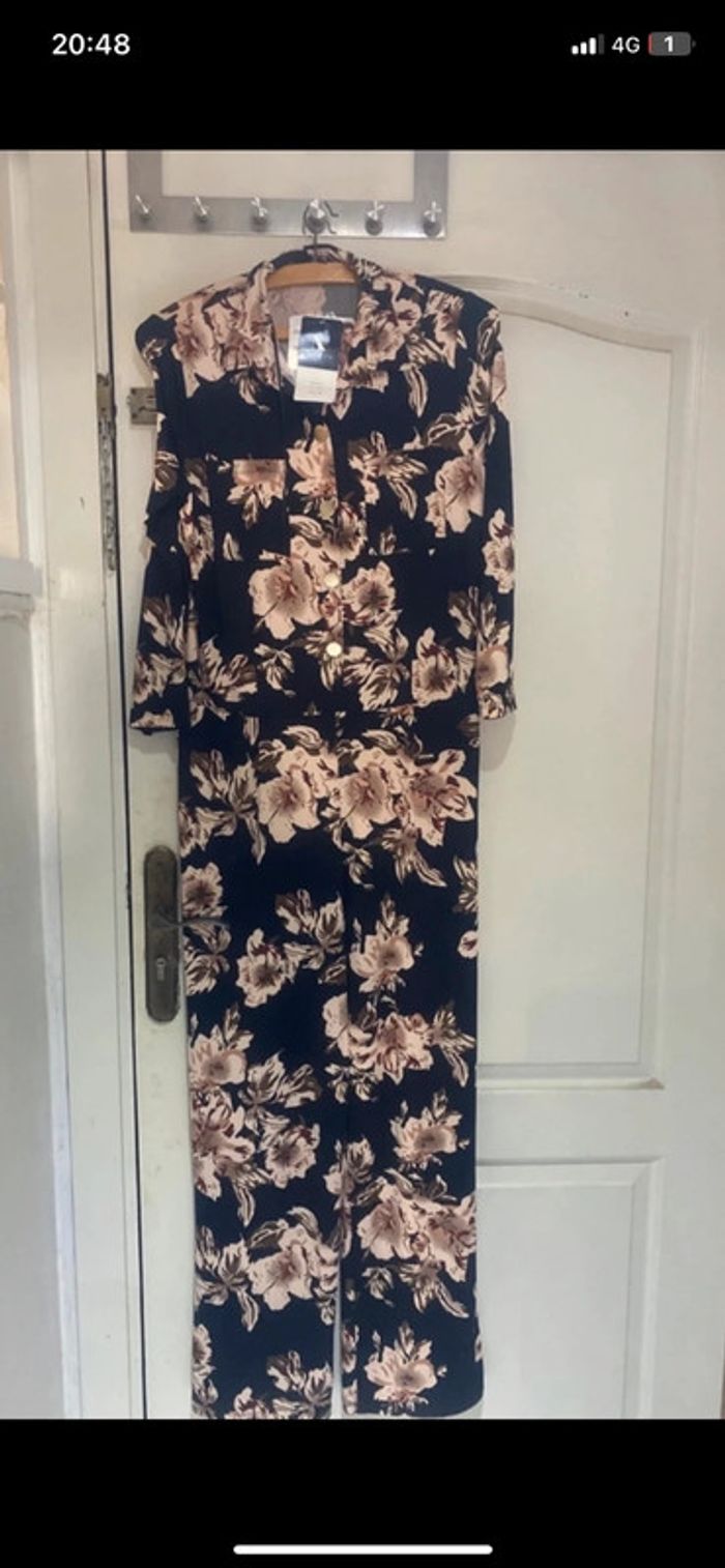 Combinaison habillée à jambes larges . Taille M/L/ XL