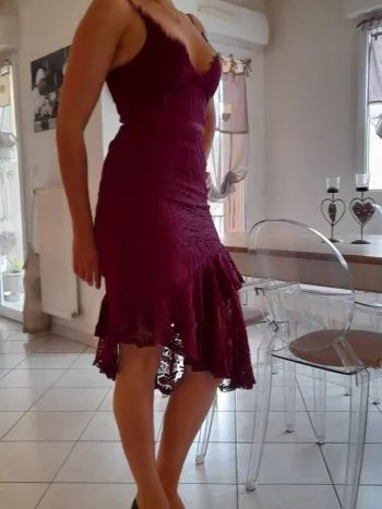 Robe dentelle asymétrique