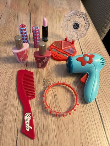 Lot jouets accessoires de beauté
