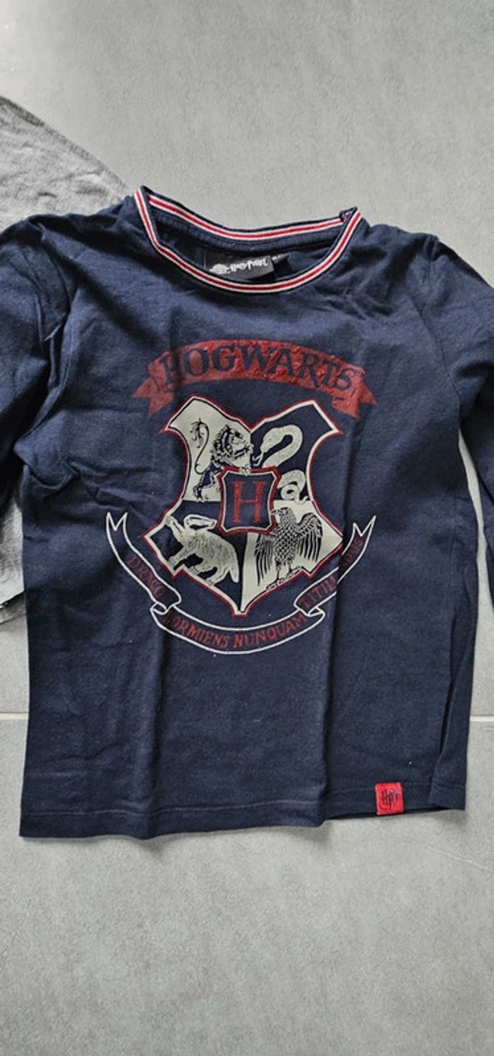 2 tshirt 8ans - photo numéro 3