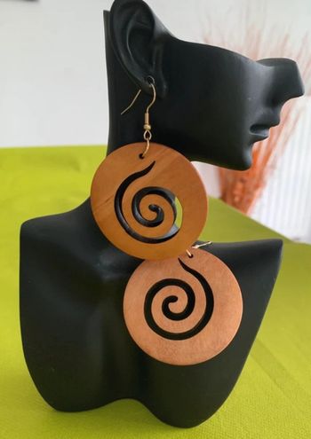 Grandes boucles d’oreilles xxl rondes spirale en bois