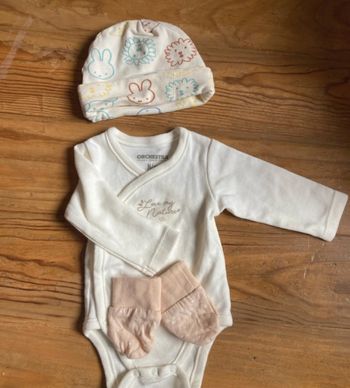Set naissance  bonnet body gants