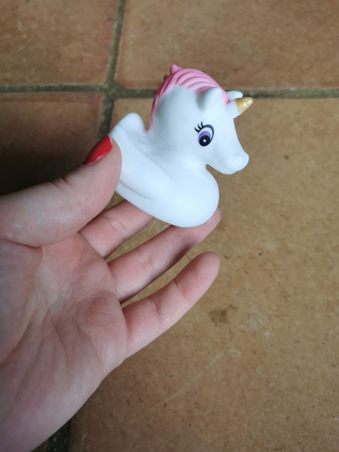 Jouet Petite licorne blanche en caoutchouc - photo numéro 5