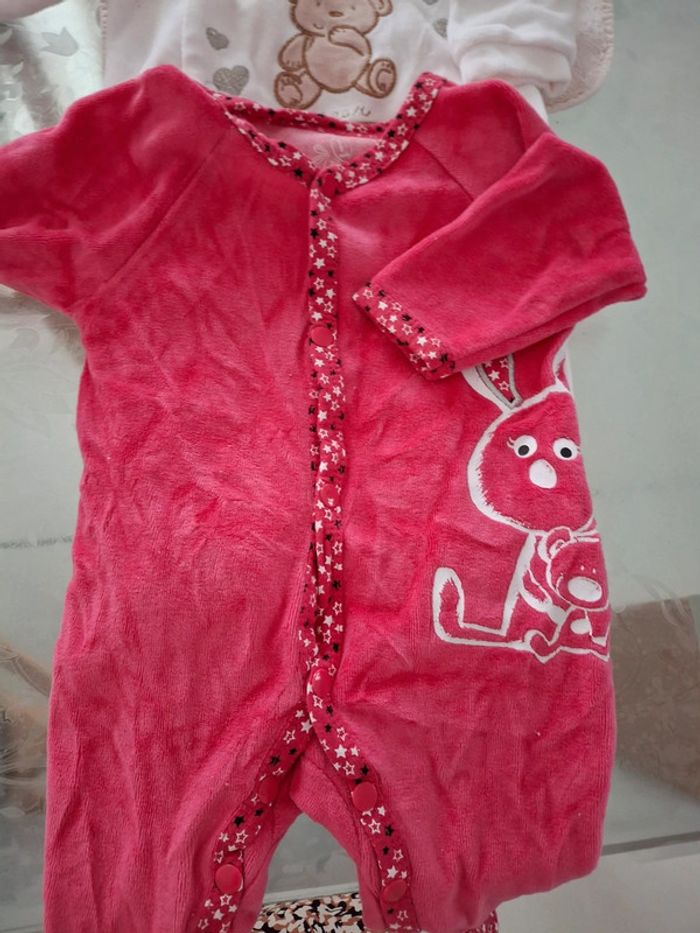 Pyjamas 1 mois - photo numéro 3