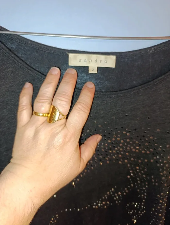 Sublime pull Sandro avec visage en strass taille 2 - photo numéro 4