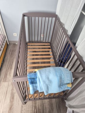 Lit à barreaux taupe