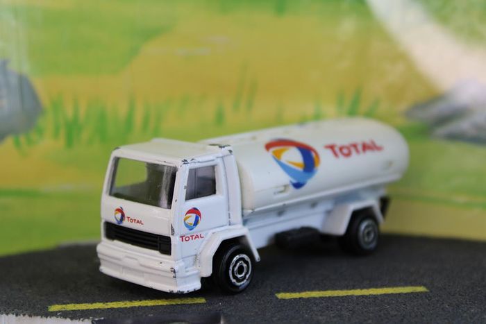 Majorette camion citerne Ford cargo