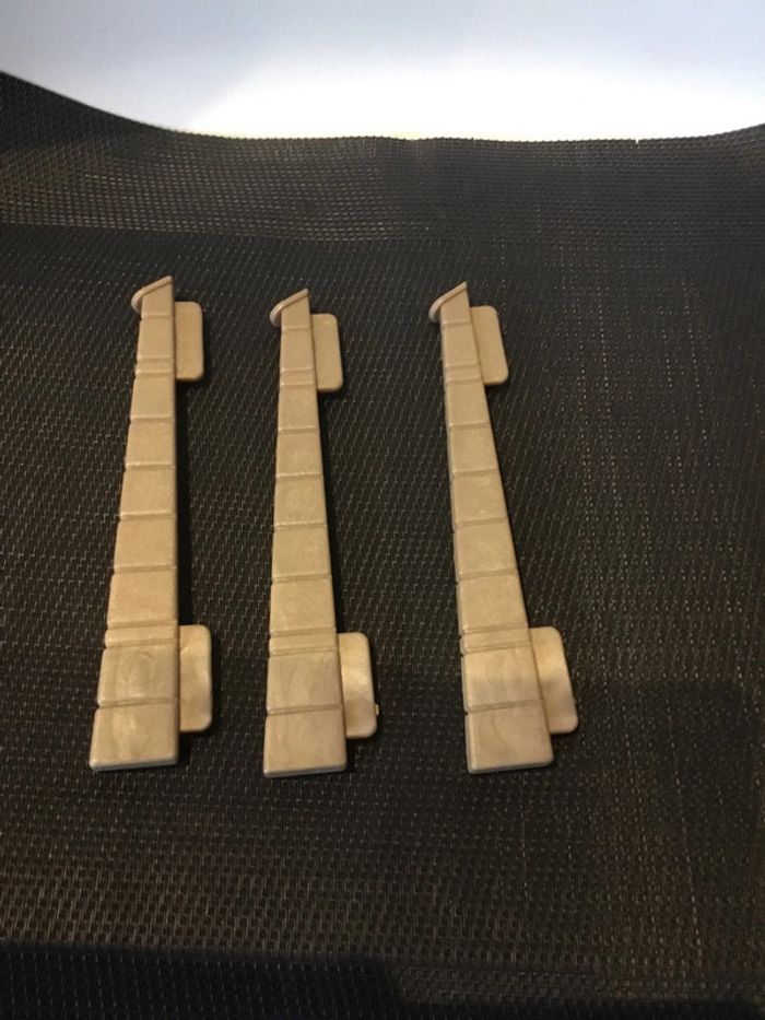 Playmobil lot 3 contreforts poteaux connecteurs jaunis 3666 3667 3859 3888 3914 3123 7122 7421 - photo numéro 2