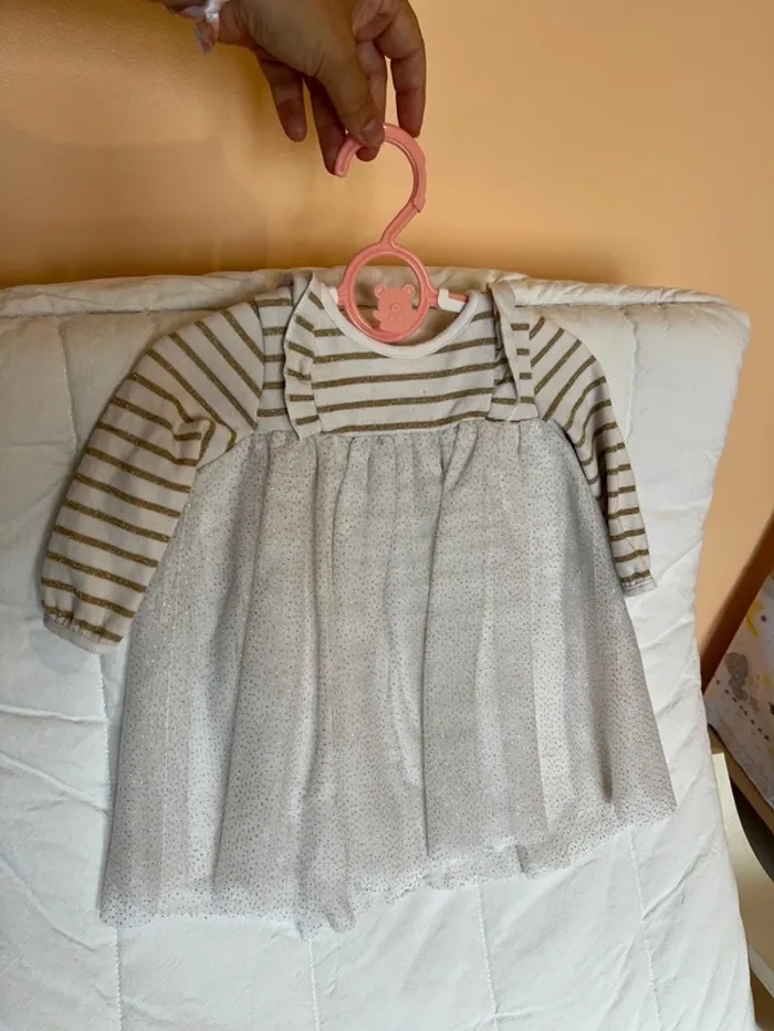 Robe dorée paillette 6 mois