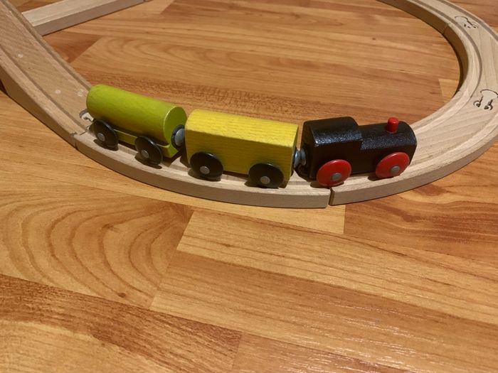 Circuit train en bois - photo numéro 2