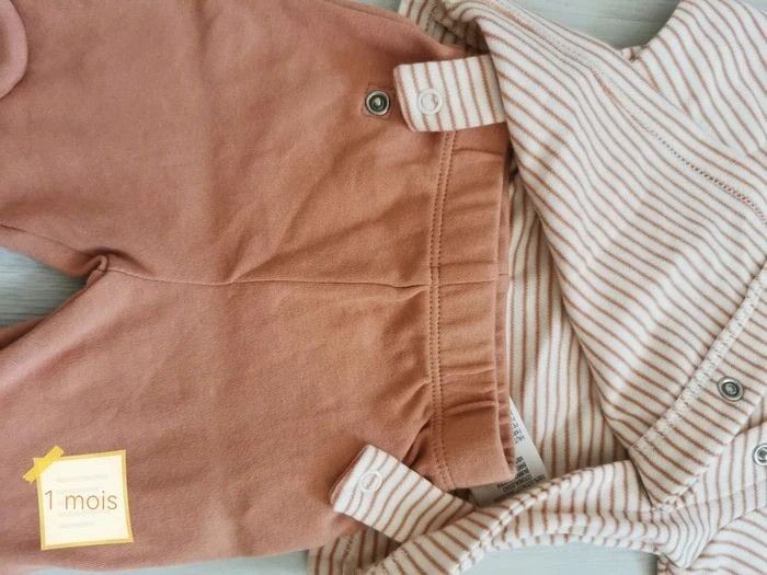 Ensemble gilet et pantalon 1 mois - photo numéro 3