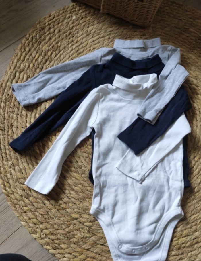 Lot de trois bodies col roulé