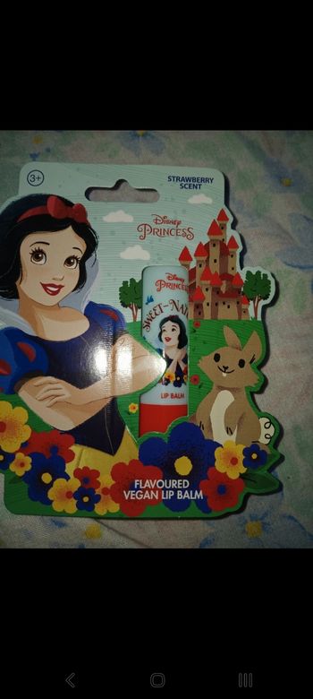 Baume à lèvres blanche neige