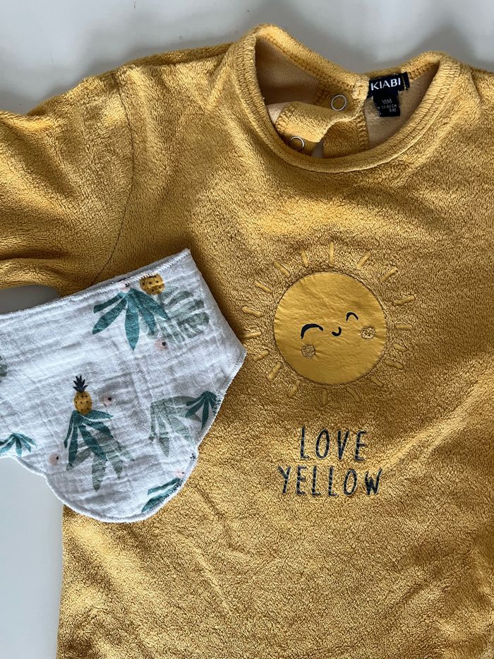 Pyjama hiver velours moutarde + bavoir Kiabi 18 mois - photo numéro 2