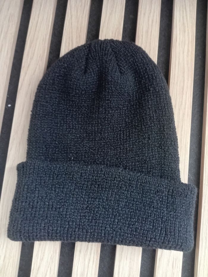 Bonnet hiver noir brodé stitch taille unqiue - photo numéro 3