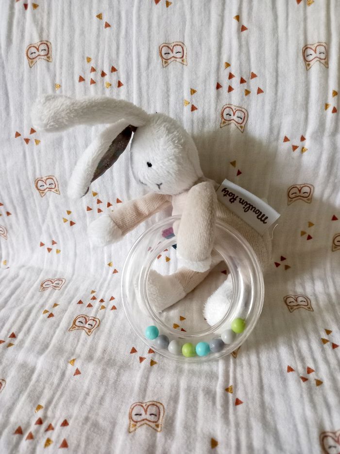Doudou lapin hochet Moulin Roty