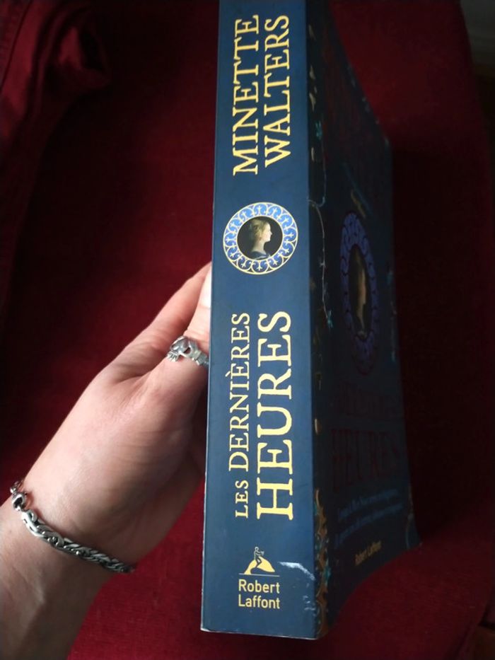 Livre les dernières heures - photo numéro 2