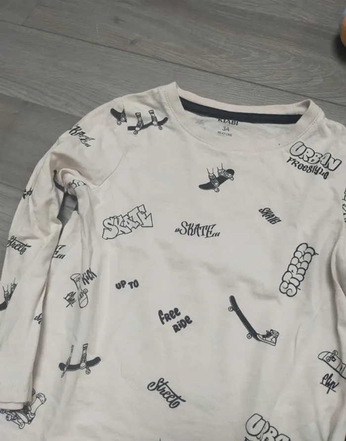 2 T shirts manches longues garçon 3 ans Kiabi - photo numéro 2