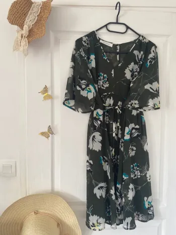 Robe fleuri manches papillons