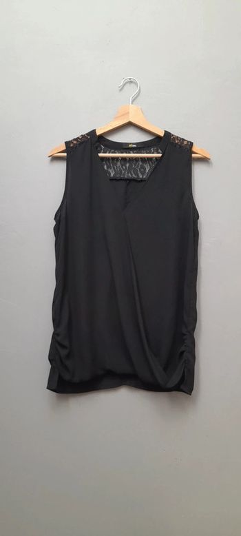 Top ouvert à l'avant et dentelle