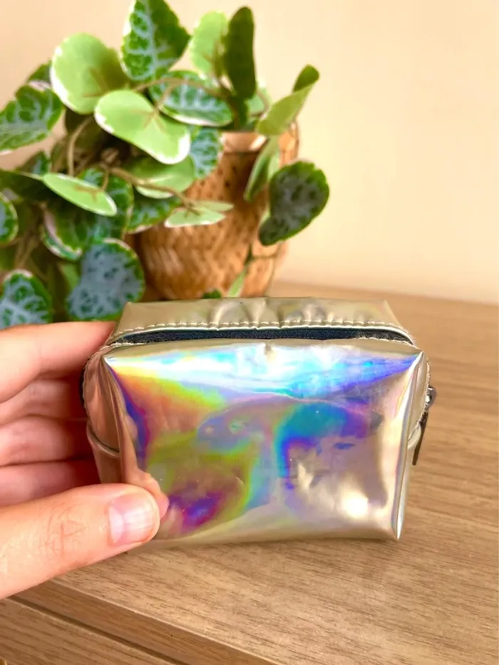 Mini pochette holographique argentée zip noir format compact