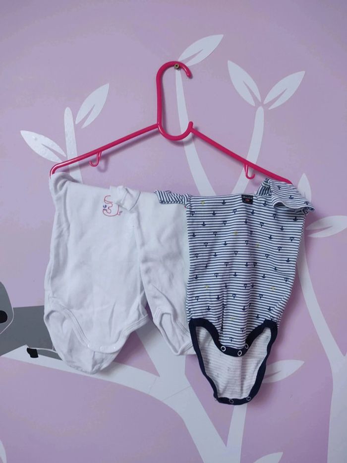 Lot de 3 body manches courtes taille 6 mois