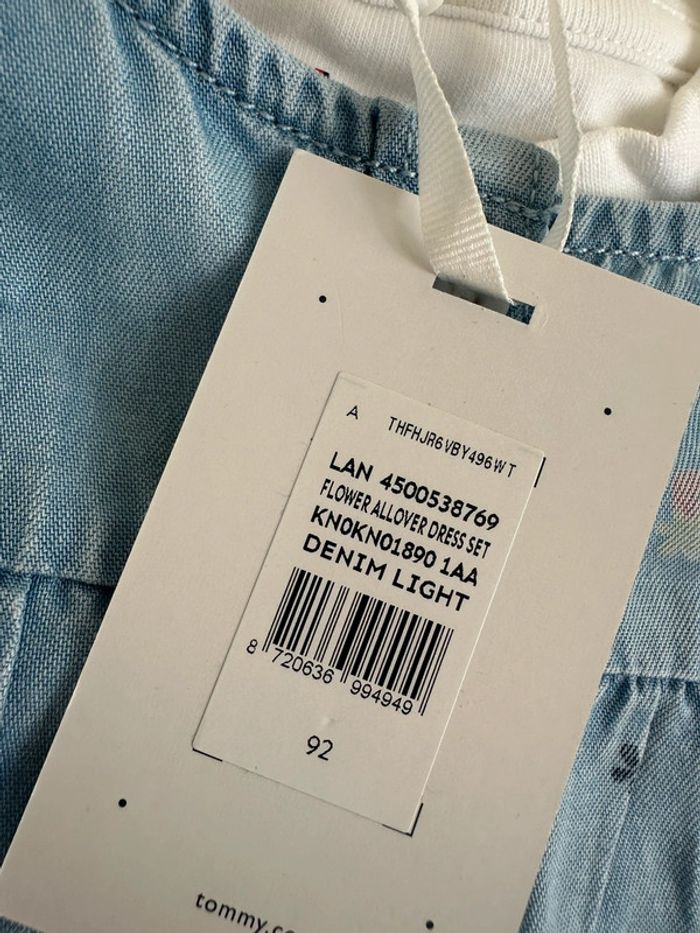 Robe en jean et t-shirt manches longues Tommy Hilfiger taille 2 ans - photo numéro 5