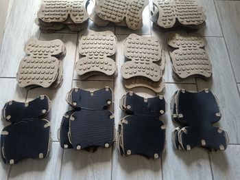 200 genouillères de haute protection. Prix 5€ la paire de