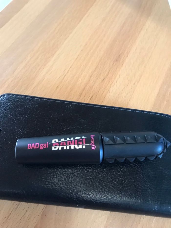 Benefit Badgal Bang mascara volumateur - photo numéro 2