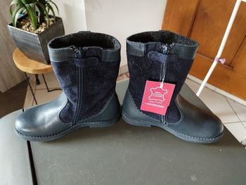 Magnifique bottes en cuir bleu marine avec des paillettes fourrées neuf avec étiquette