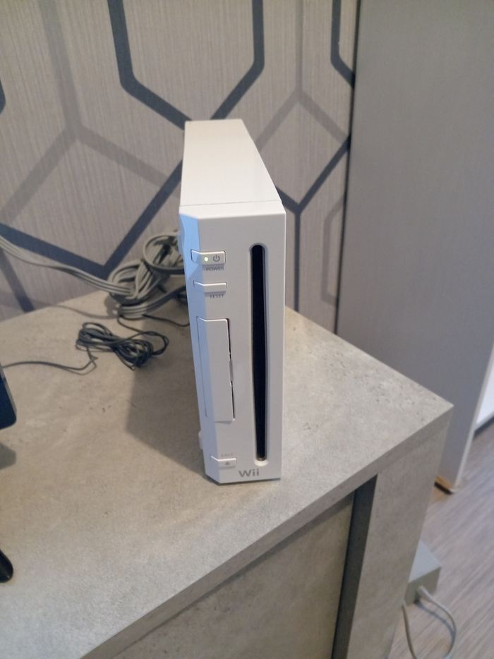 Console wii complète + 3jeux - photo numéro 2