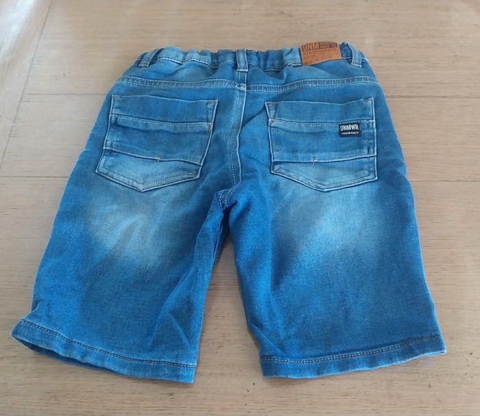 Bermuda garçon 10ans en très bon état - photo numéro 2