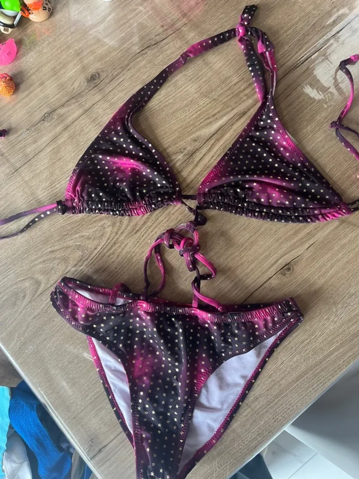 Bikini étoiles doré noué sur le devant