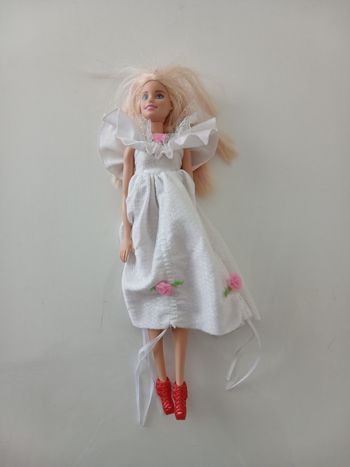 Poupée Barbie Mattel - Robe de MariéeCérémonie Blanche à Roses Roses
