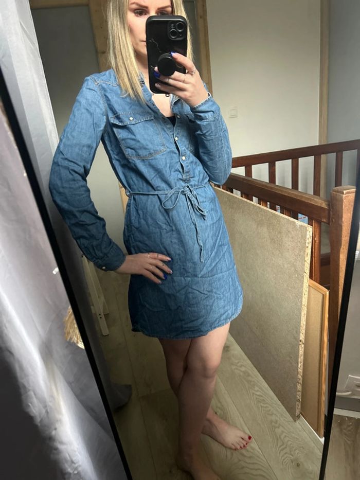 Jolie robe en jean - photo numéro 2