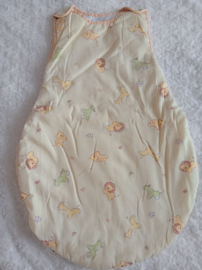 Gigoteuse o à 3 mois jaune sur le thème lion