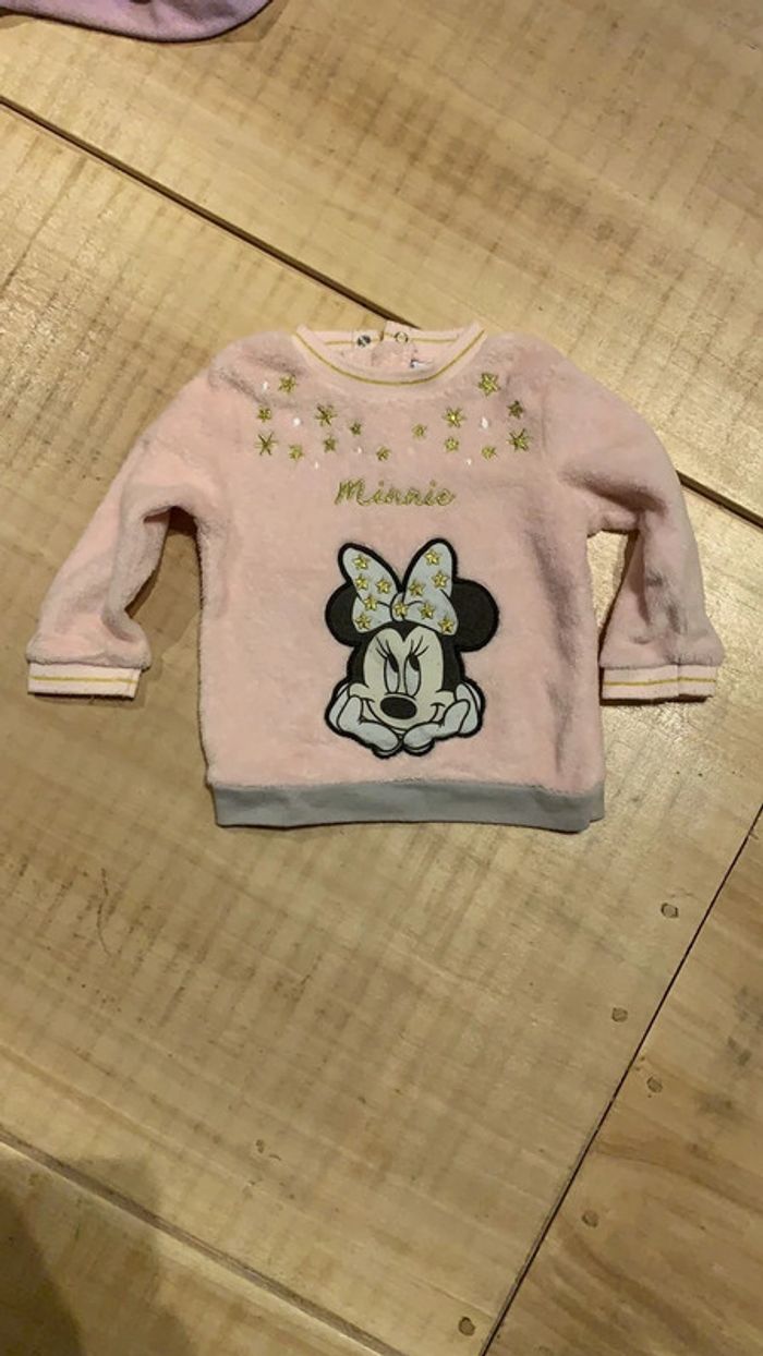 Pull rose disney 12 mois en très bon état