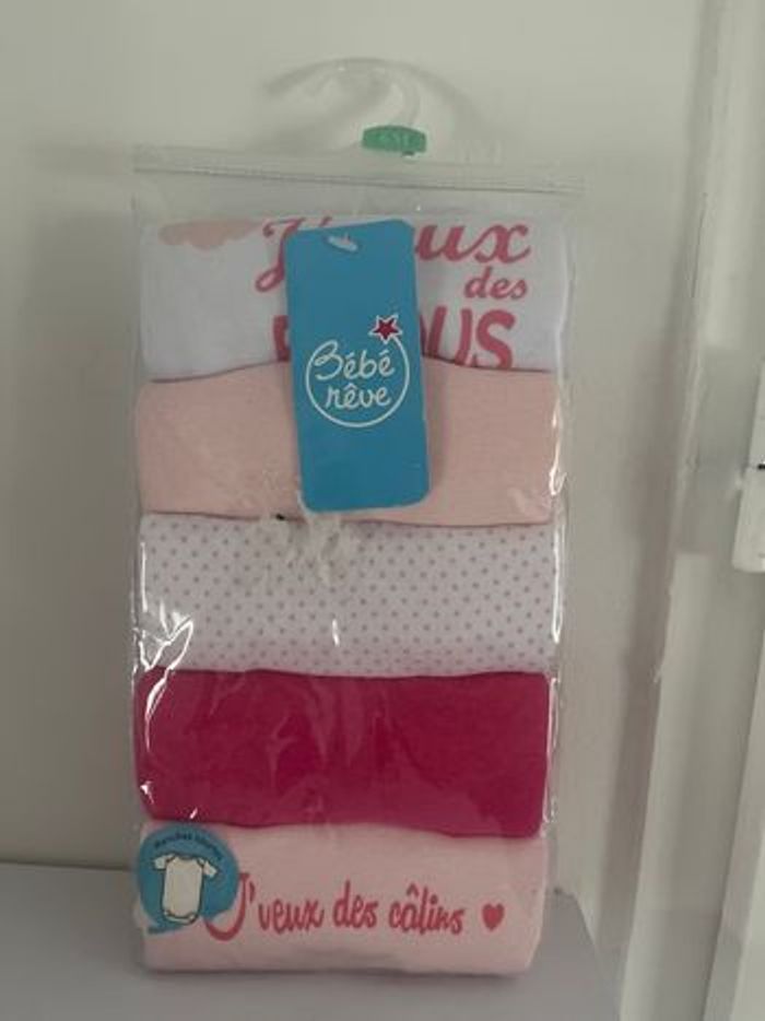 Lot 5 bodies manches courtes 6 mois